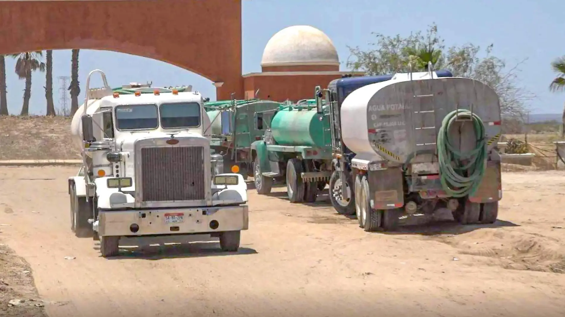 piperos transportando agua potable